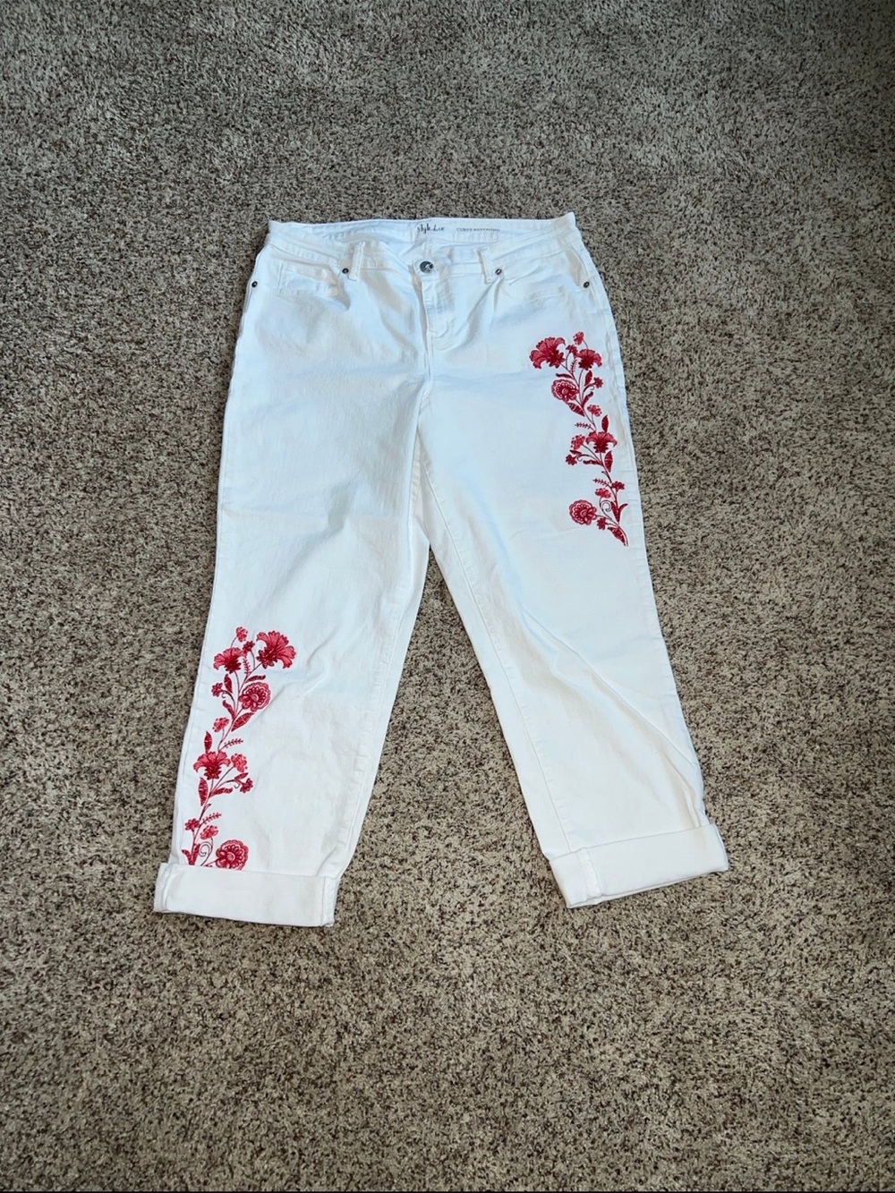 Style & Co Curvy Boyfriend White Floral Embroidered Cuffed Crop Jeans Size 14